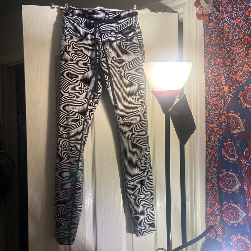 Nike trippy leggings black and white